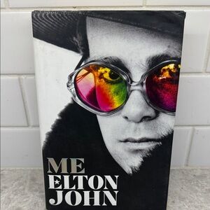 Elton John Autobiography « Me Elton » Hardcover Book. Like new!